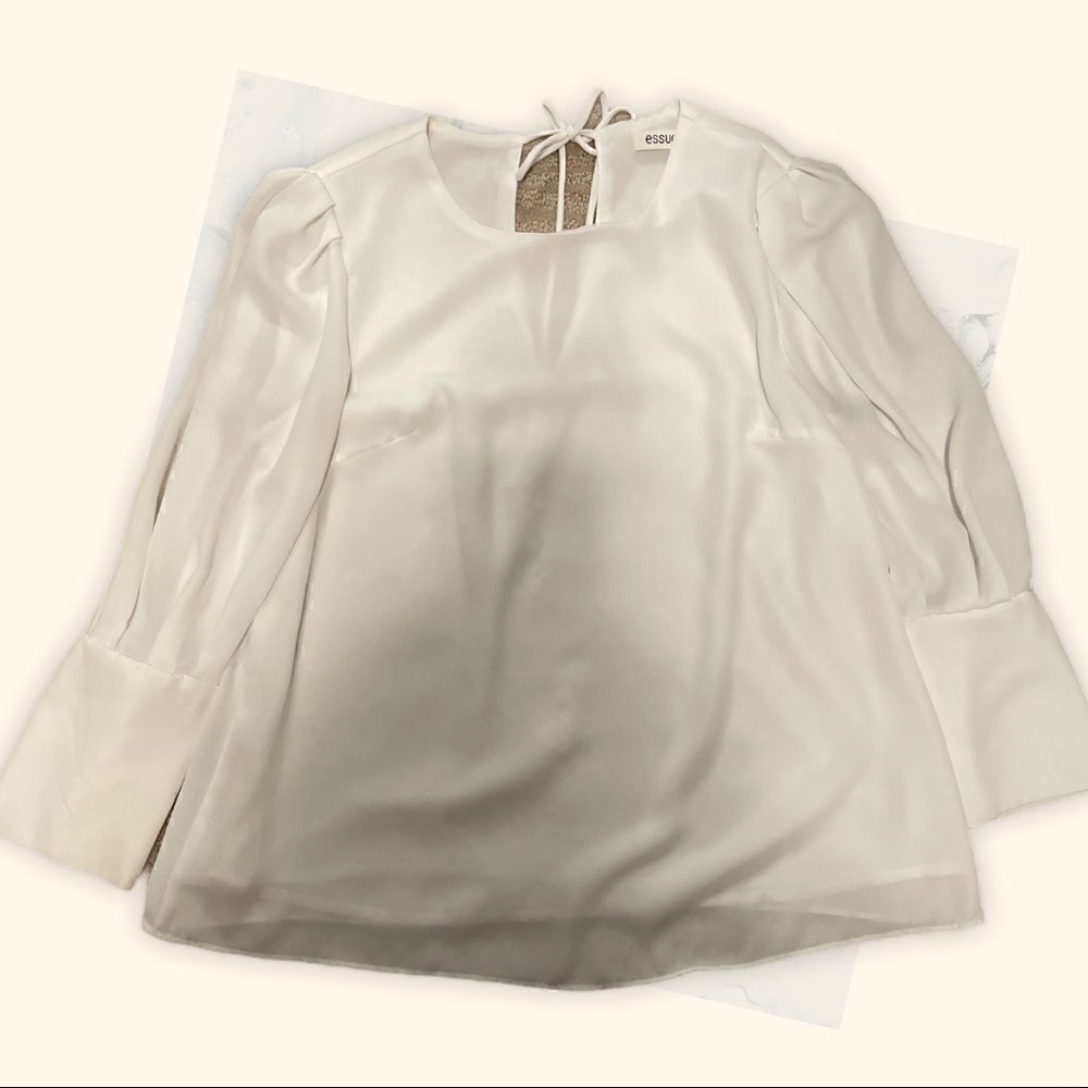 Small White Essue Long Sleeve Blouse